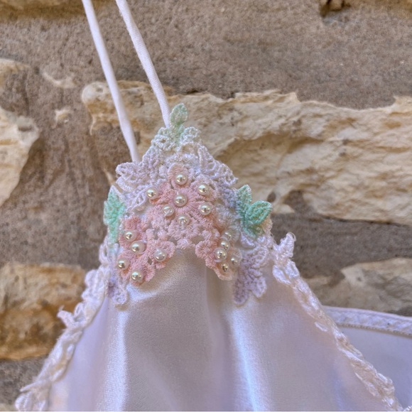 Vintage Victoria's Secret Lovely White Satin & Lace Teddy - Picture 6 of 10